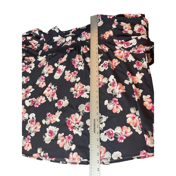 Lane Bryant size 3 X Black Floral Flowy Short Sleeve To Elbows Top - Picture 4 of 8